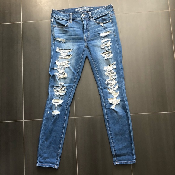 American Eagle Distressed Jeans - US 6 - Picture 1 of 4